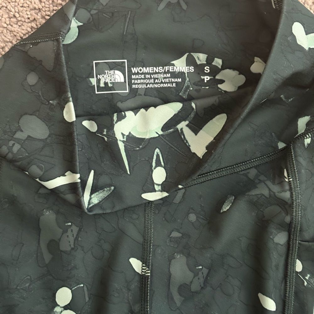 The North Face Green Pattern Print Leggings with pockets SIZE SMALL - Picture 4 of 4